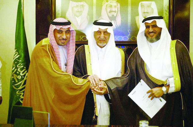 Mecca defense pact signed