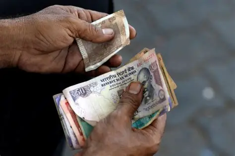 India supports rupee amid oil